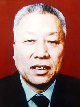 邱  沛 （1952届）