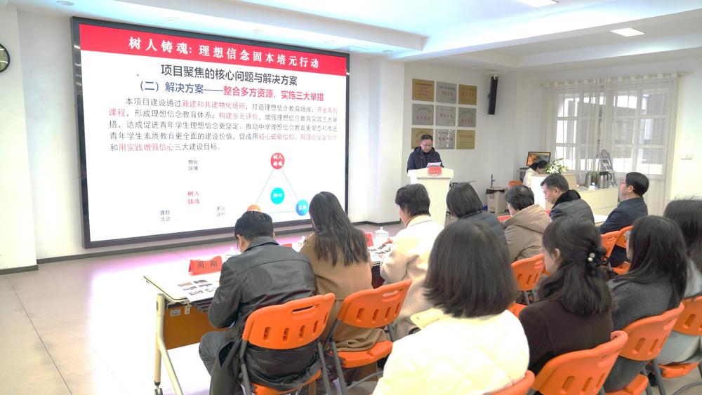 会议室里的人们

AI 生成的内容可能不正确。
