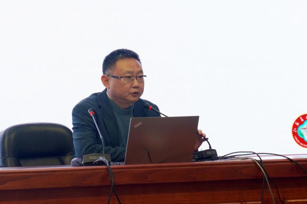 C:\Users\Administrator\Desktop\4月29日全体教职工大会照片(1)\DSC02080.JPG
